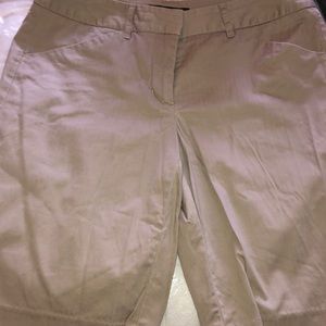 Daisy Fuentes knee length khakis☀️